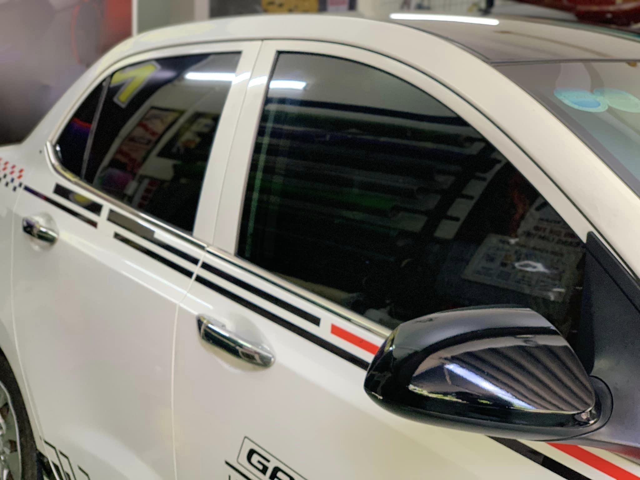 Combo Dán Film Cách Nhiệt Chống Nóng , Dán Trần đen Siêu Bóng , Tem Sườn Dành Cho A Trai Grand I10 6