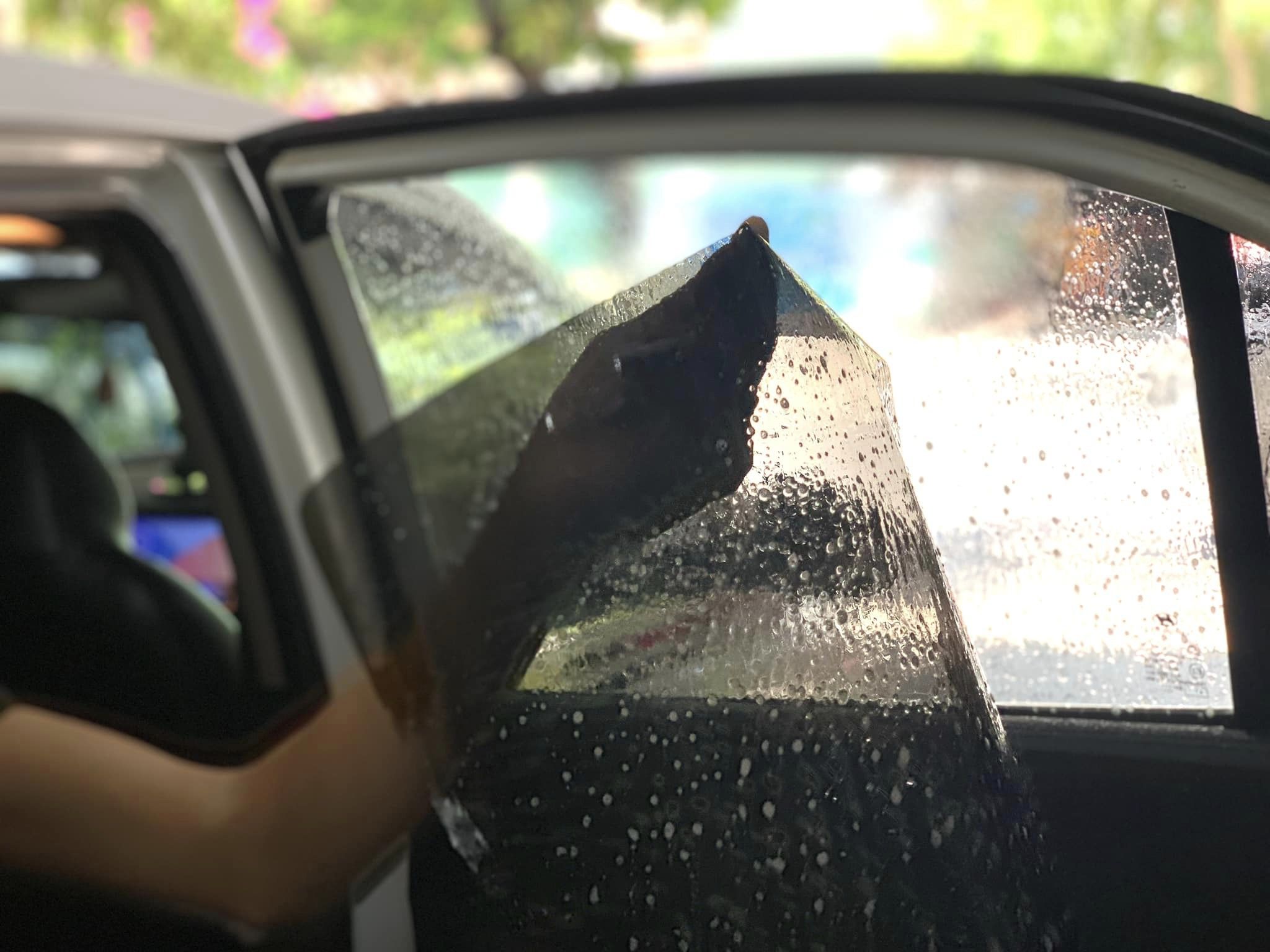 Combo Dán Film Cách Nhiệt Chống Nóng , Dán Trần đen Siêu Bóng , Tem Sườn Dành Cho A Trai Grand I10 7