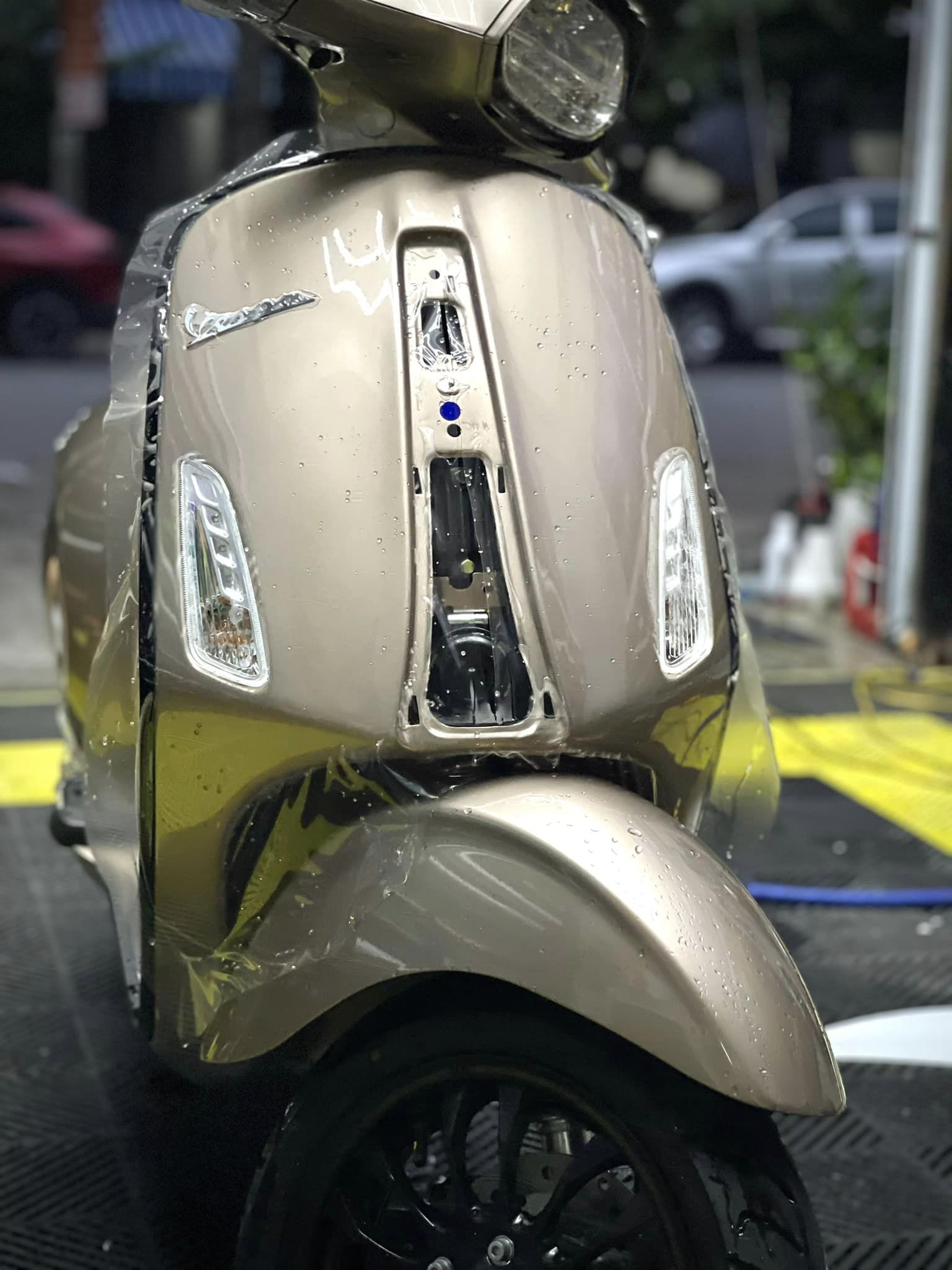 Thi Công Dán Ppf Tpu Trên Bề Mặt Xe Vespa Sprint 1