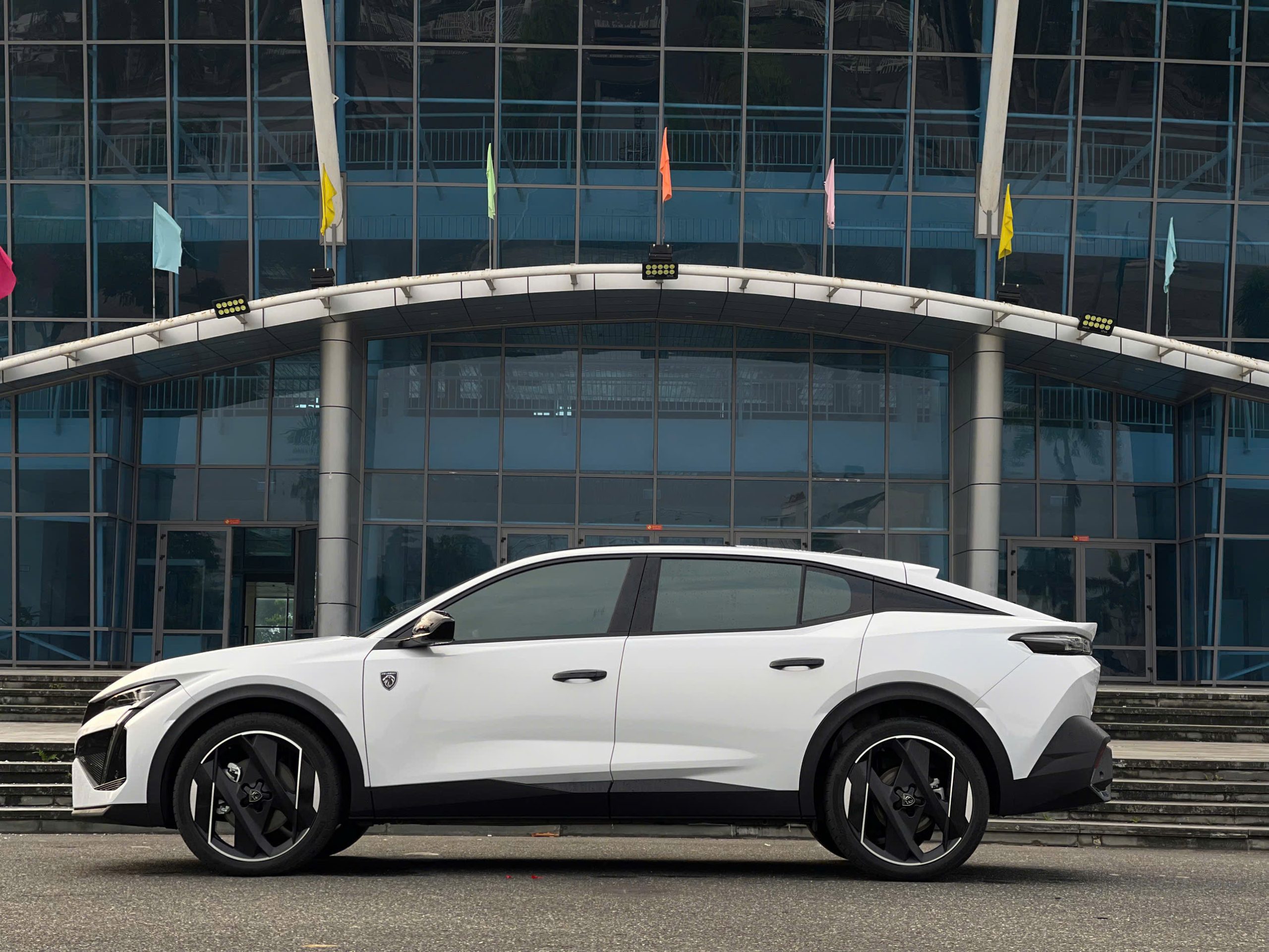 PEUGOET 408 thay đổi màu trắng sơn zin